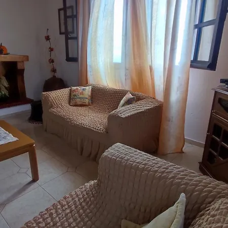 بيت للعطل Xrysanthi's Dream House